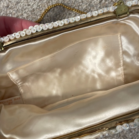 Vintage Beaded Richere Bag by Walborg in Cream w/ Leaf Pattern & Gold-tone Chain - Picture 5 of 6